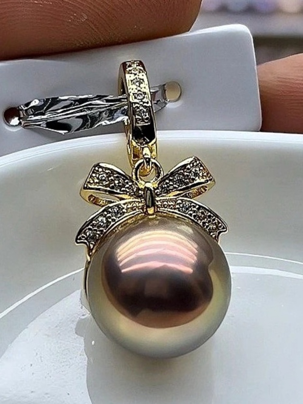Gold Bow Metallic Pearl Pendant Necklace 12mm+